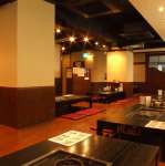 【店内１】お好み焼き屋にありがちなヨゴレもない清潔な店内。