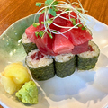 料理メニュー写真 鉄火巻きマグロ乗せ