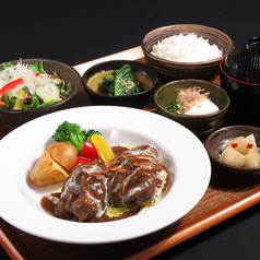 和牛ほほ煮込みのチーズハンバーグ膳