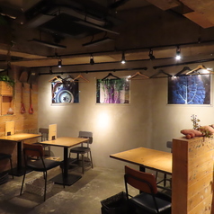 開放感のある空間にて、ごゆっくりとおくつろぎ頂けます。お越しの際は、こだわりのワインと厳選食材を使用したバル料理をご賞味ください♪