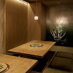 プライベート感のある半個室は、2名～12名まで収容可能なので、どんなシーンにもぴったり◎