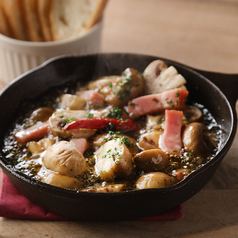 マッシュルームとベーコンのアヒージョ