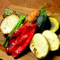 宮野さんの野菜をじっくりと焼き上げました。熱々のバーニャカウダソースで！