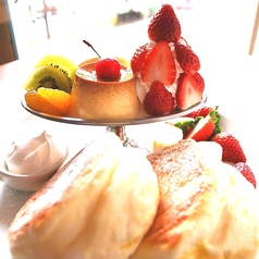 プリンアラモードパンケーキ　”いちご”の写真
