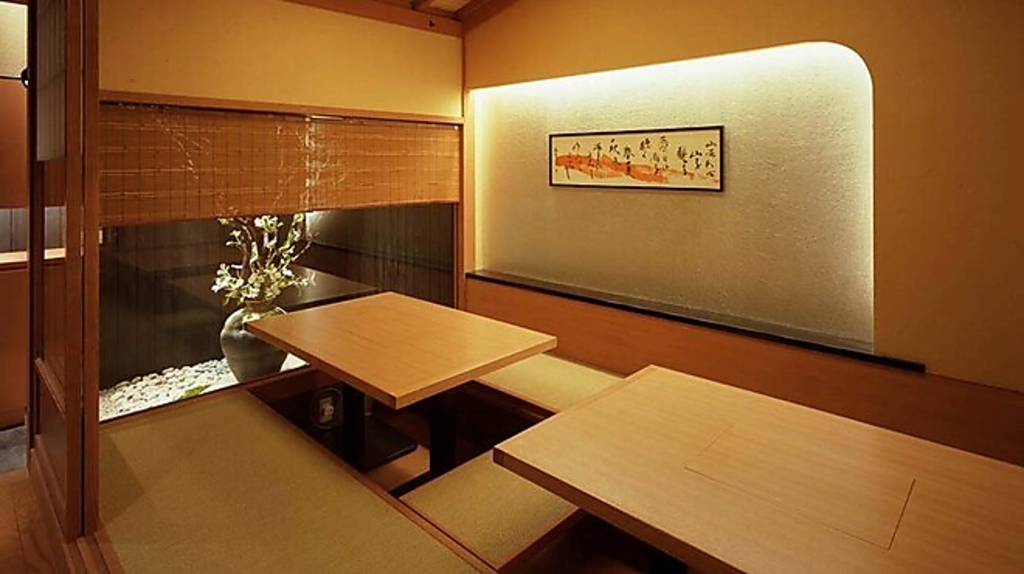 とり神楽で人気No.1のはなれ個室。落ち着いた雰囲気で接待や商談にもおすすめです。予約はお早めに。