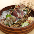 料理メニュー写真&nbsp;藁焼き塩たたき盛り合わせ（鰹・鰤・鯛）