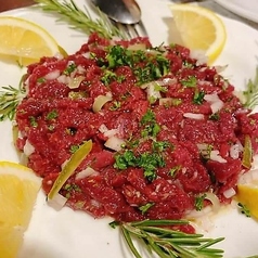 必食！鮮度抜群の馬肉タルタルの写真