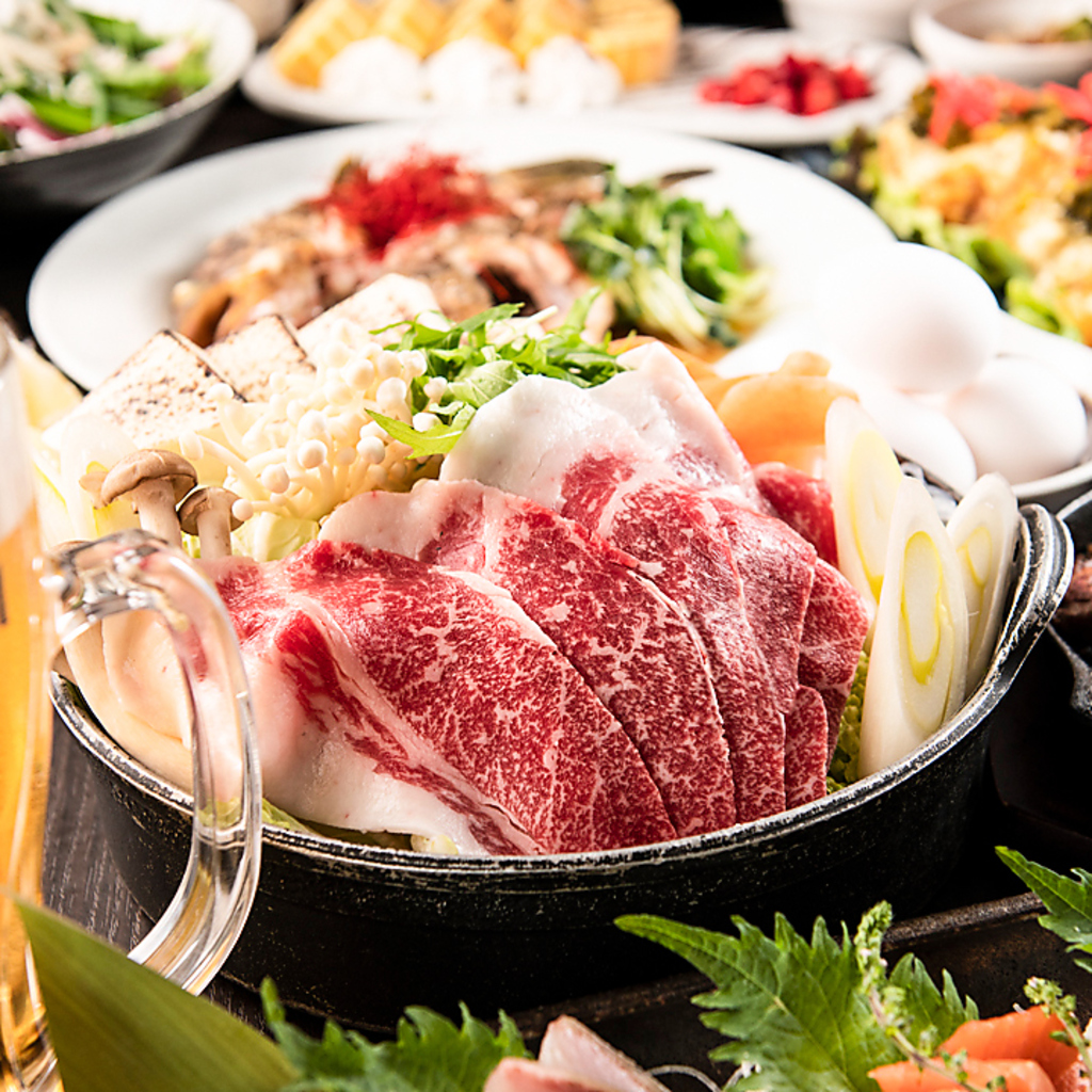 しゃぶしゃぶ、すき焼き、もつ鍋、水炊きなど、自慢の鍋料理が多数！