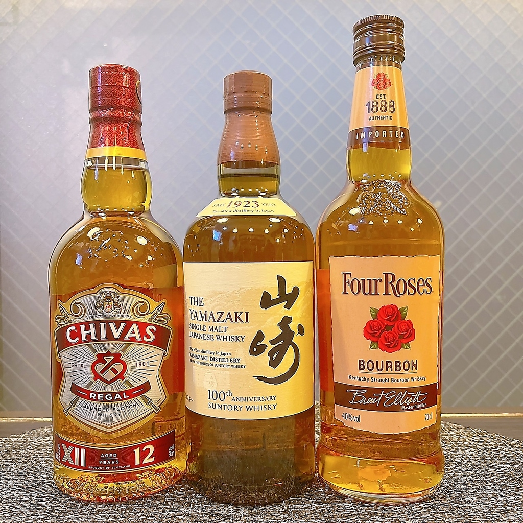 山崎蒸溜所のモルト原酒だけでつくられたシングルモルトウイスキーは柔らかく華やかな香りが特徴です