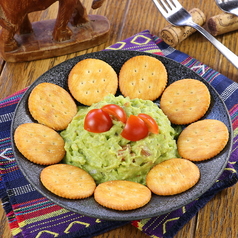 スパイシーアボカドとソルトビスケット