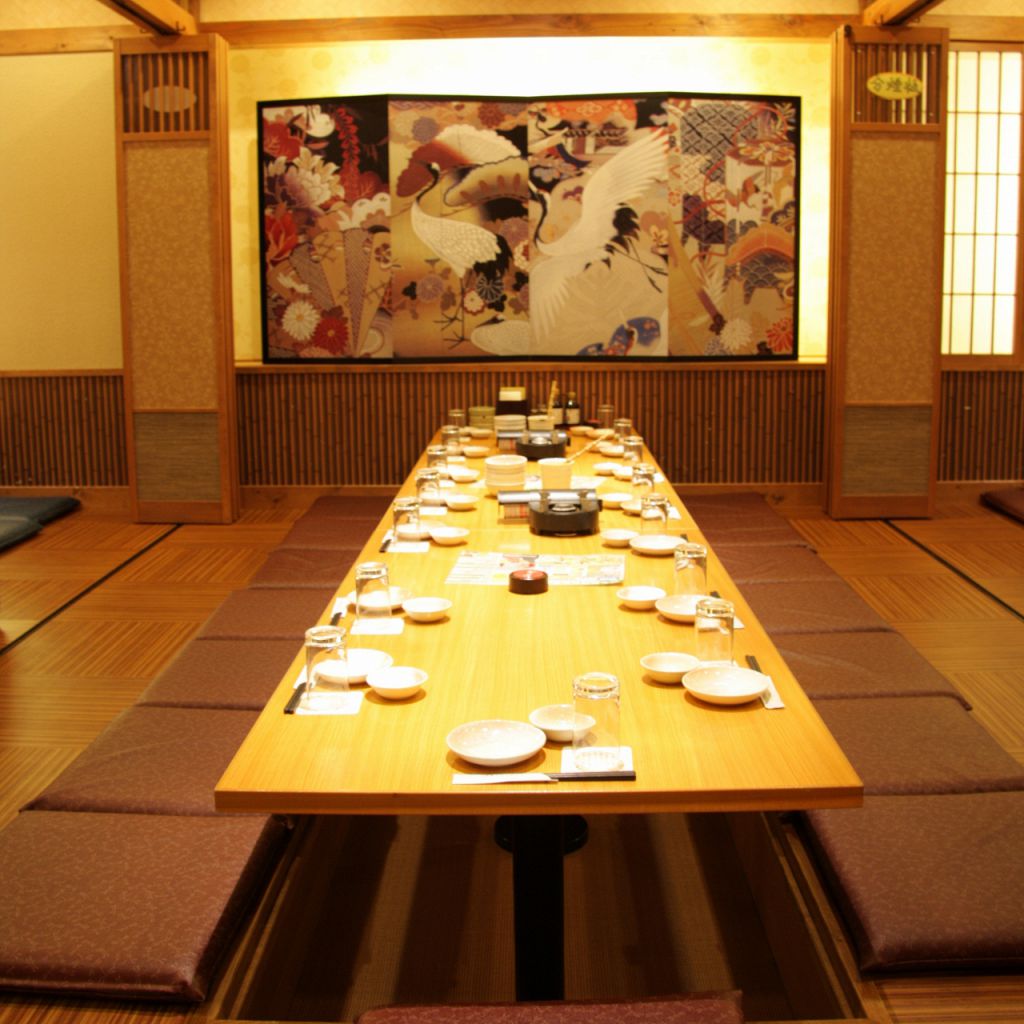 しっとり和空間で優雅な時間をどうぞ。15名様までの掘りごたつ個室。お座敷は45名まで対応可☆