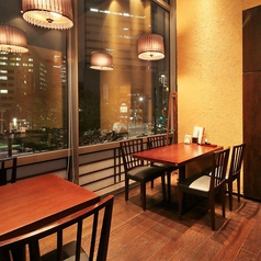 各種宴会や飲み会に最適な13名～最大16名様用のテーブル個室席となっております。