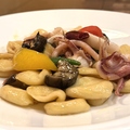 料理メニュー写真&nbsp;剣先イカとグリル野菜のオイルソースパスタ