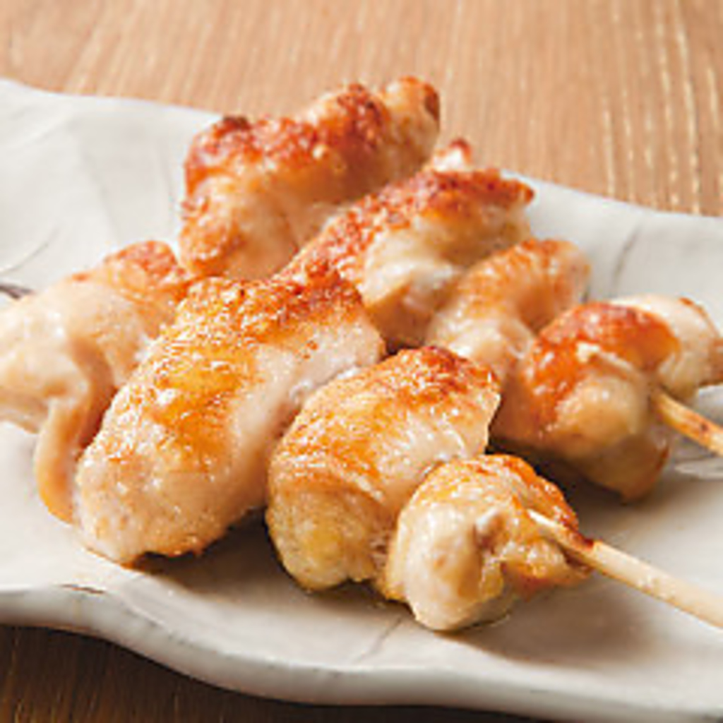 手羽元とむね肉の間の肩肉と呼ばれる稀少部位【ひなトロ】鶏肉のトロとも言えるジューシーな味わい。