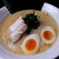 料理メニュー写真 豚骨醤油ラーメン