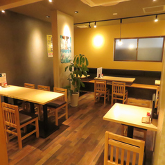 活気あふれる酒場を丸ごと貸し切って、思い出に残る特別な宴会を!会社の大規模な忘年会・新年会、歓送迎会など、大人数でのパーティーに最適です。周りを気にせず、熱々のたこ焼きとドリンクでワイワイ盛り上がってください!貸切可能人数についてはお気軽にお問い合わせください。