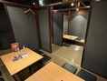 こあがりのテーブル席。