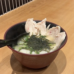【〆におすすめ】たっぷり飲んで食べた後の〆には優しい味わいの鶏出汁茶漬けをご堪能くださいませ♪◎の写真