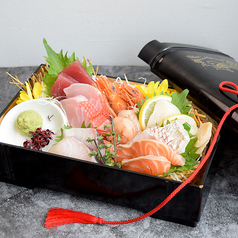 鮮魚の”映えるお寿司” 全国各地から厳選日本酒