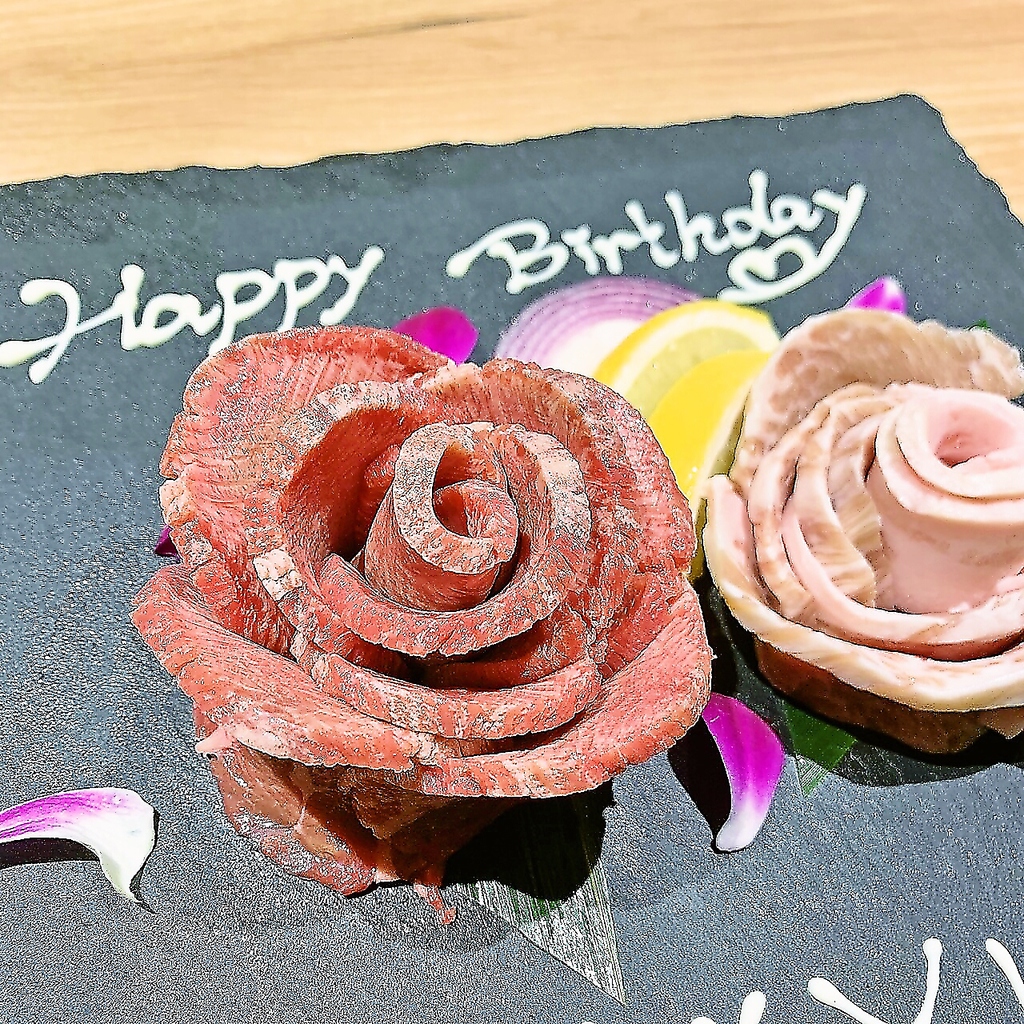 『お祝い肉プレート』で記念日やお祝いを華やかに演出します☆電話でお問い合わせ、ご予約ください！