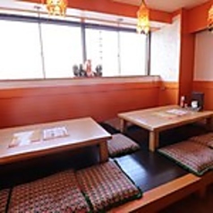 【広々とした座敷席で団体様も安心◎】こちらの座敷席は、13名様までご利用可能で、団体様も大歓迎です。ゆったりとした空間で、皆様がリラックスしながらお食事を楽しむことができます。大切なイベントやお祝い事にぴったりの席で、心に残る特別な時間をお過ごしいただけます。