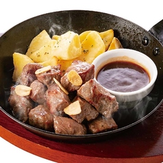 牛サイコロステーキ　沖縄ソース