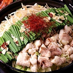 本格 博多風もつ鍋！厳選大トロ和牛ホルモン＆１００％自家製スープ。