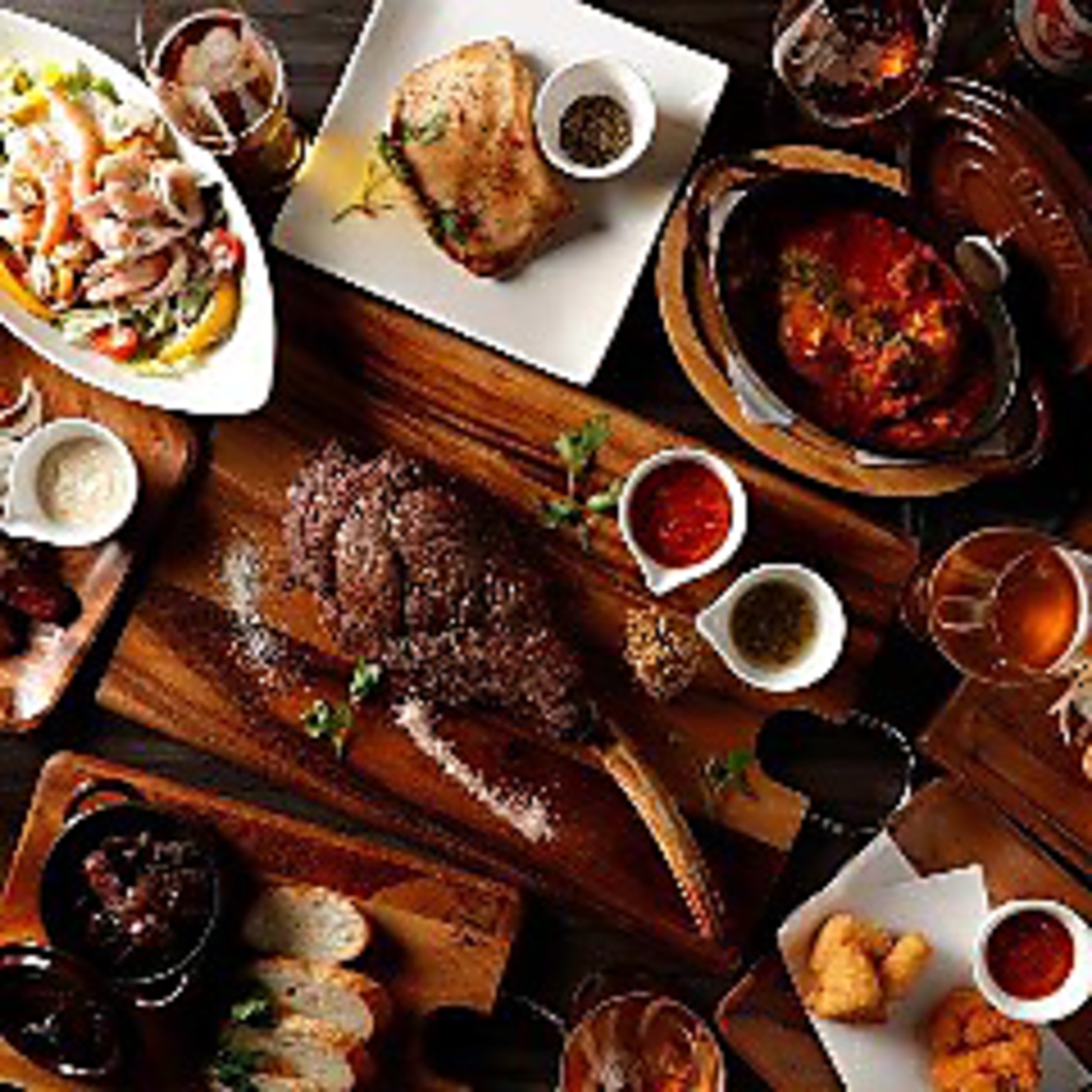 厳選された肉と濃厚なチーズの料理はバルならではの味わい！香りと滑らかな口当たりを楽しめます！