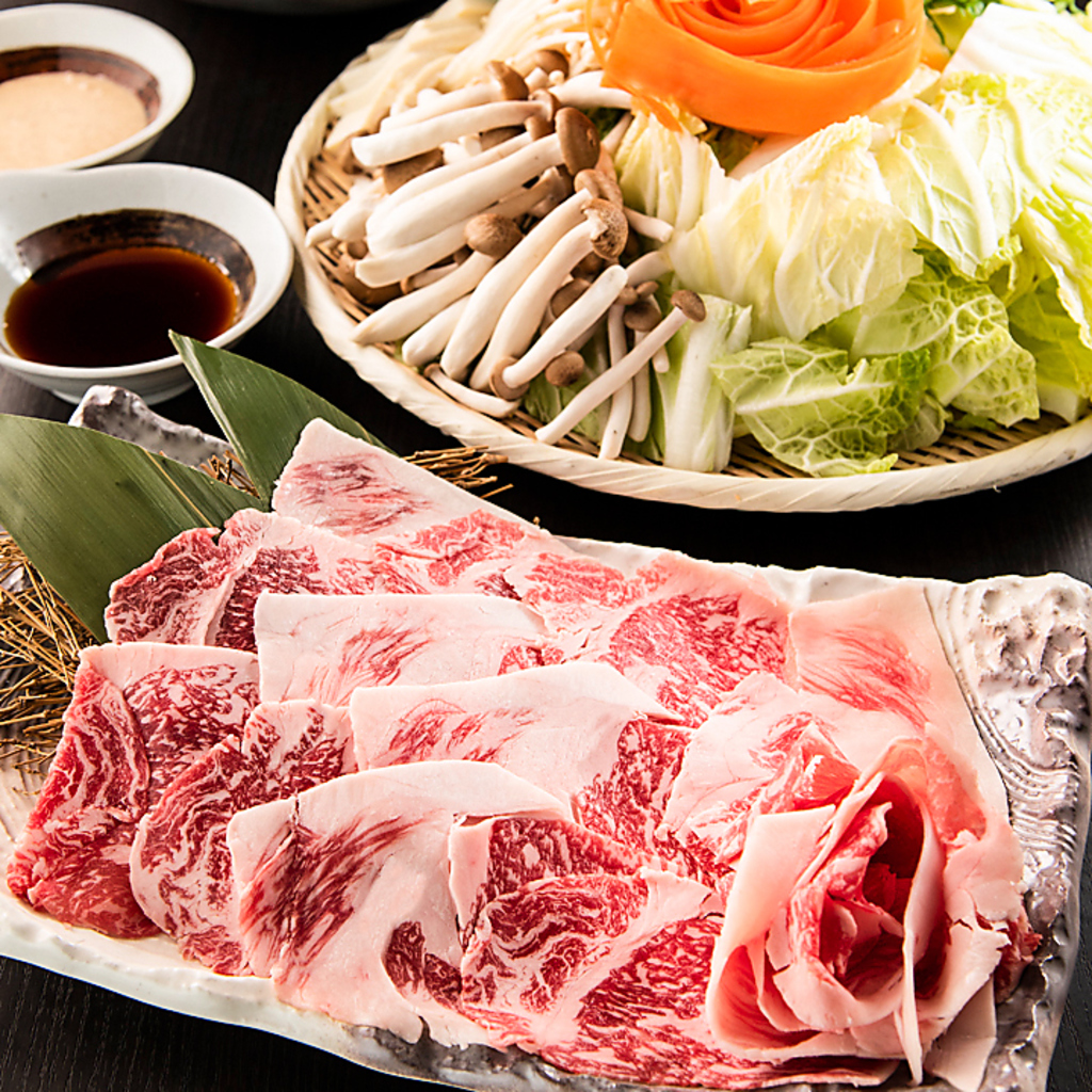 A5黒毛和牛のしゃぶしゃぶ鍋！見た目にもサシが綺麗に入った見事なお肉！