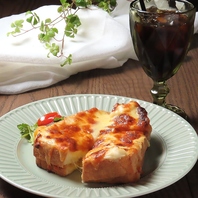 ふらっと寄って食べられるおいしいフードの数々