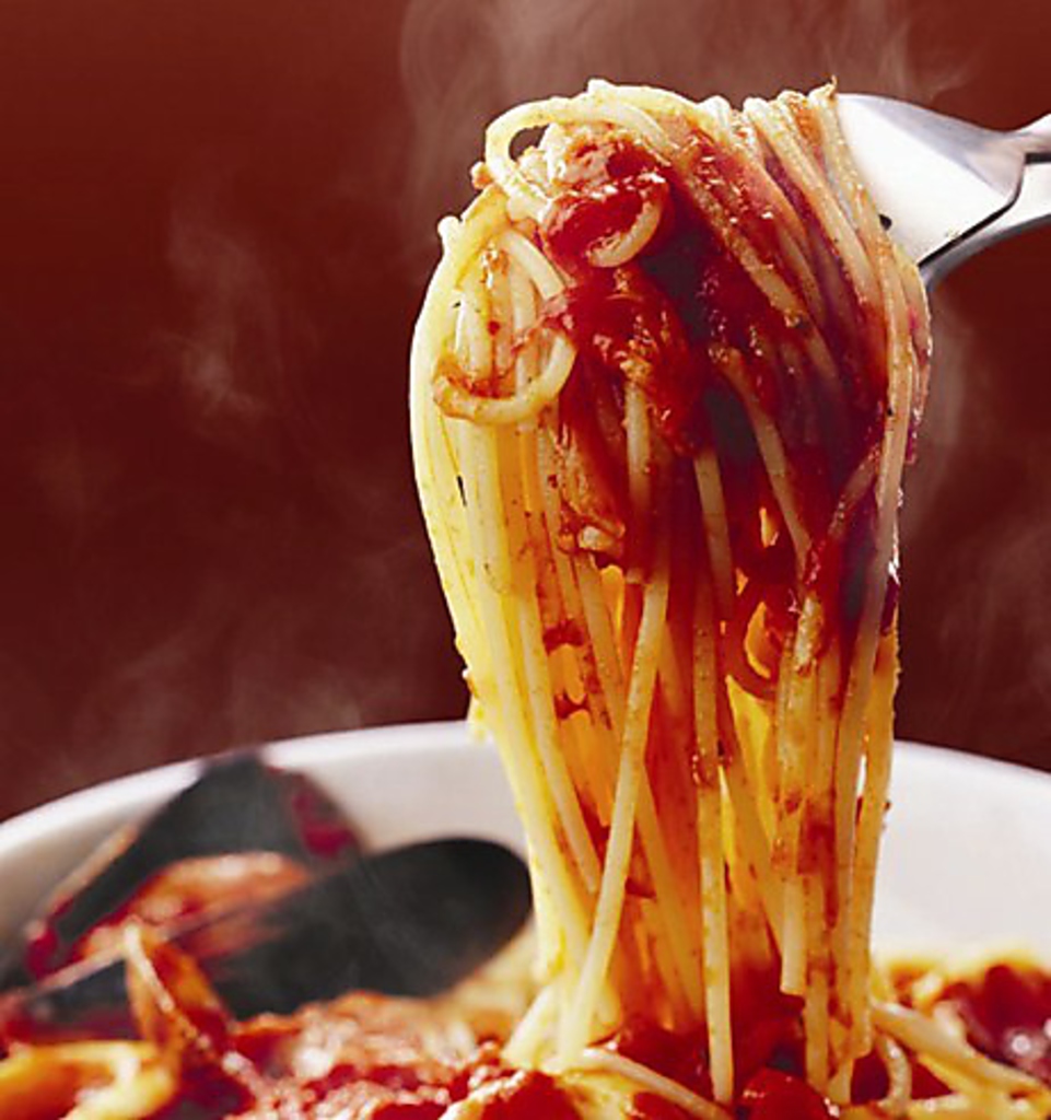 トマトソースは南イタリア産の濃いトマトを使用しています☆