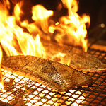 高知伝統の調理法【わら焼き】高温の炎で一気に焼き上げます！