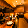 大人数でのご利用も大歓迎。広々とした席配置で、会社宴会や貸切パーティーにも対応可能です。周囲を気にせず盛り上がれる空間で、豪快な肉料理とともに特別な時間をお過ごしください。