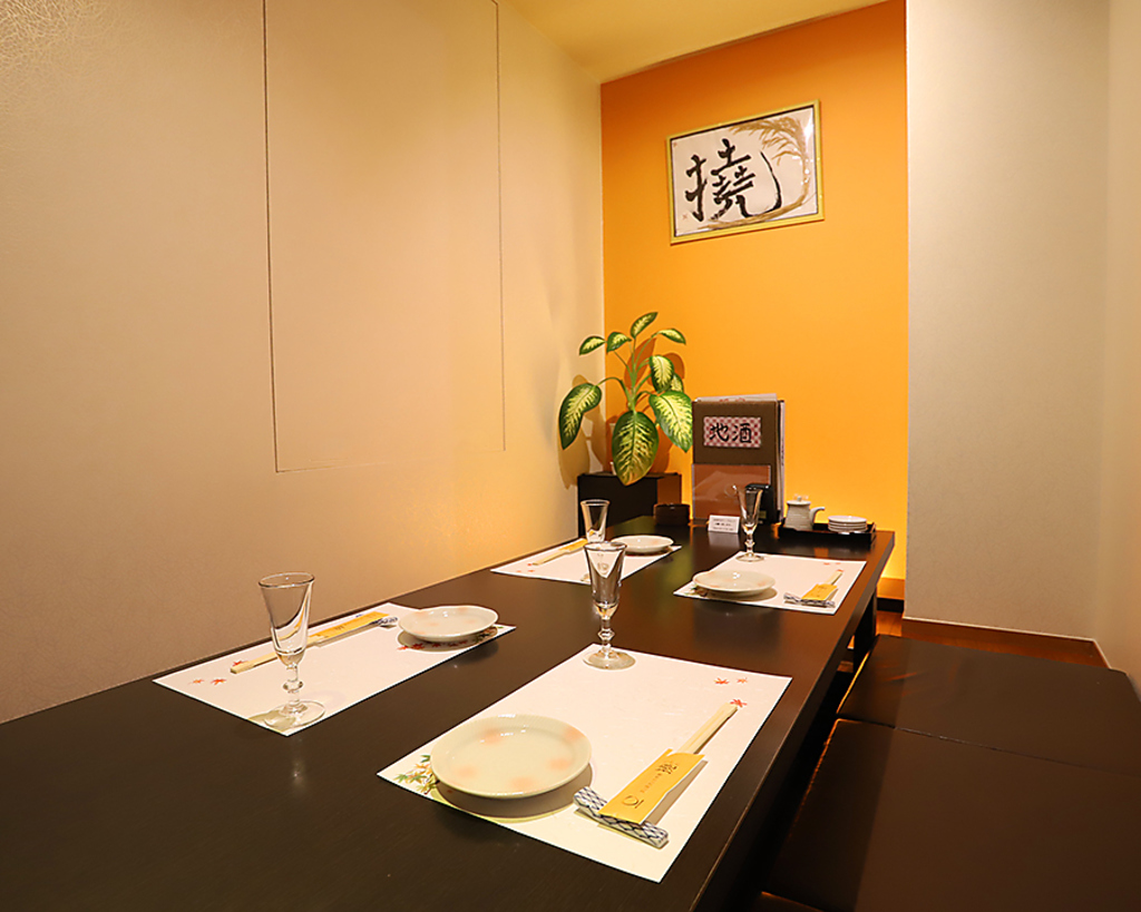 ゆったり落ち着く掘りごたつ個室