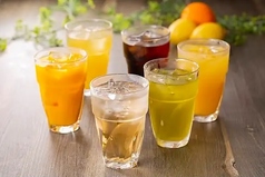 コカ・コーラ／ジンジャーエール／マンゴードリンク／オレンジジュース