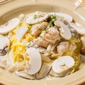 料理メニュー写真&nbsp;つくば鶏とたっぷり七会きのこのクリームパスタ