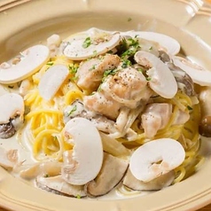 つくば鶏とたっぷり七会きのこのクリームパスタ