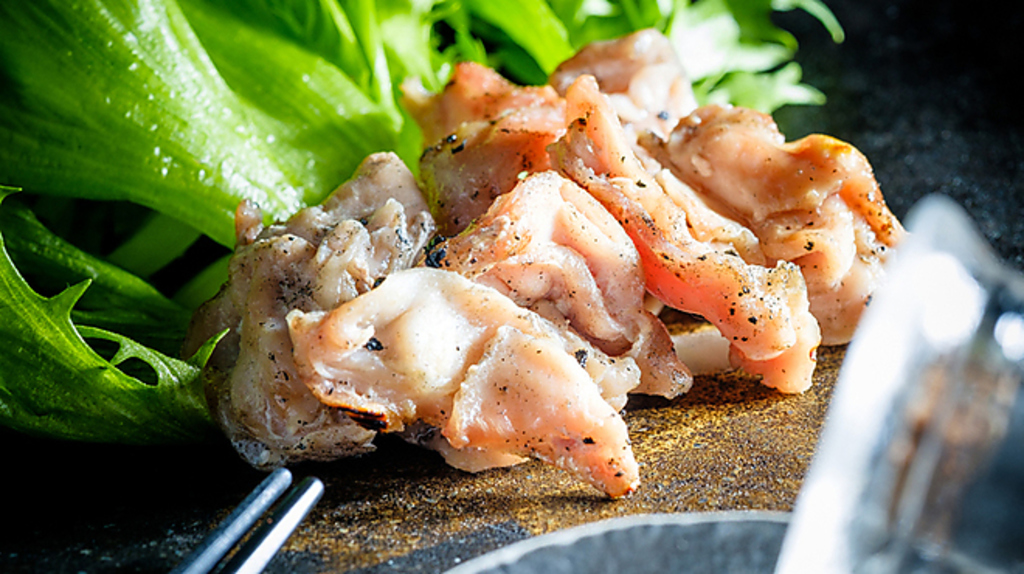 噛みごたえと旨みがしっかりした神楽とりは、日本酒との相性もバツグン◎貴重な部位もおすすめです♪