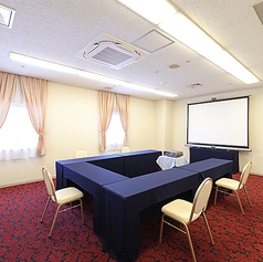 会場「こすもす」ロの字会議スタイル