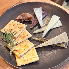 ■羊ミルクのチーズの盛合わせCheese assortment