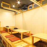 ゆったり寛げる小上がり半個室席もご用意しております◎