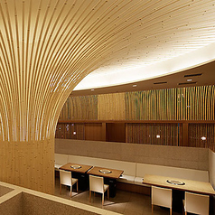 広々としたソファーのお席もあります。ゆったりくつろぎながらおいしいお食事をお楽しみください！