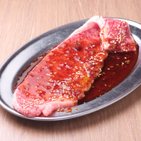 豪快に焼くドラゴンカルビと多彩な創作メニュー