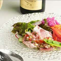 季節野菜と生ハムのサラダ