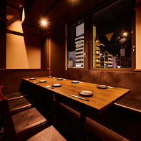 和モダンな雰囲気の店内には個室も完備