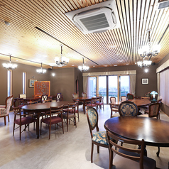 30~50名様まで貸切でのご利用が可能です。周囲を気にせず、仲間と一緒に楽しい時間を過ごせるプライベートな空間を提供しています。大切なイベントやパーティーなどの集まりにぴったりのため、ぜひお気軽にお問合せください★