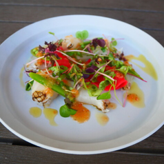 鮮魚の薪炙りカルパッチョ いくら添え