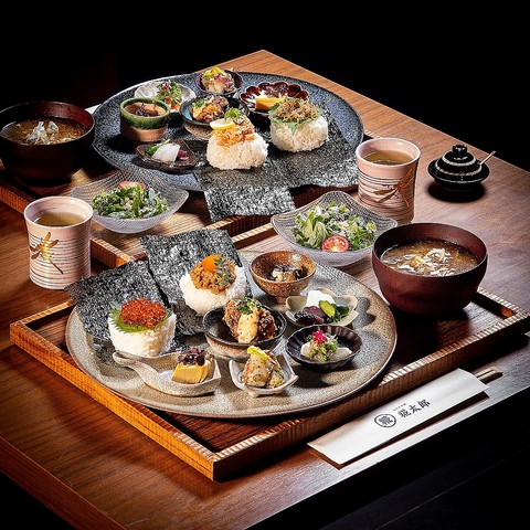 厳選された・米・海苔・塩を使用したおむすびを中心に糀料理をお愉しみいただきます