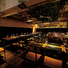 フロア貸切のご相談も承っております。人数やご予算に合わせてレイアウト変更も可能。歓送迎会や結婚式二次会など、特別なイベントにも対応します。周囲を気にせず、思いきり楽しめる空間をご提供いたします。