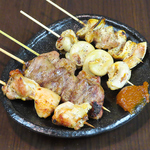 こだわりの串焼きは丁寧に串打ちし、炭火で絶妙に焼き上げた逸品！当店に来たらぜひご注文ください！